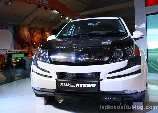 Auto Expo 2014: What was Ratan Tata doing at Bajaj stall?