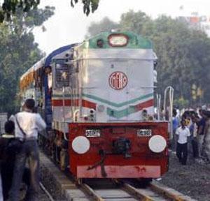 An Indian train enters Dhaka's cantonment rail station July 8, 2007. Photograph: Rafiqur Rahman/Reuters