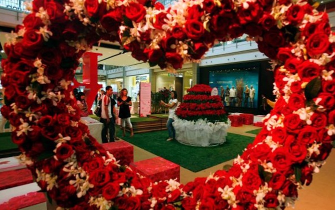 Gift sales to touch Rs 18,000 crore in V-day week