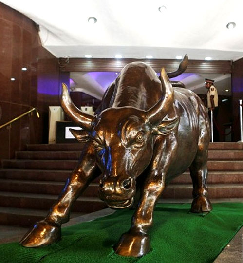 Bronze statue infront of the Bombay Stock Exchange.