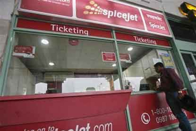Good news for air travelers: SpiceJet slashes fares by 75%