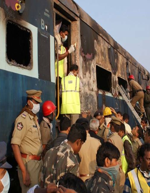 Fire destroys Nanded-Bangalore Express