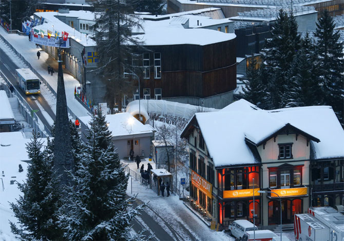 An overview shows the congress centre for the annual meeting of the World Economic Forum (WEF) 2014 in the early morning in Davos January 21, 2014. 