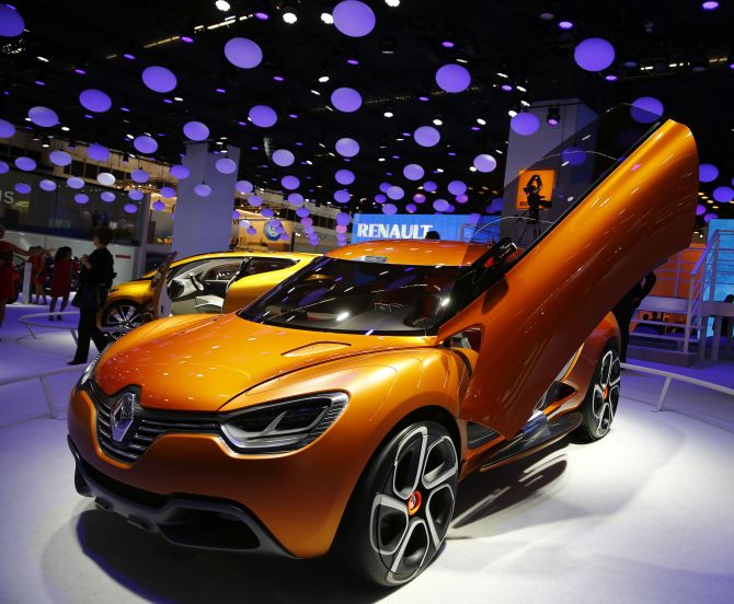 A Renault Captur concept car is displayed during an auto show.
