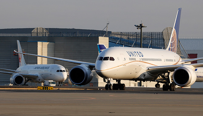 A United Airlines' Boeing Co's 787 Dreamliner plane (R) taxis.