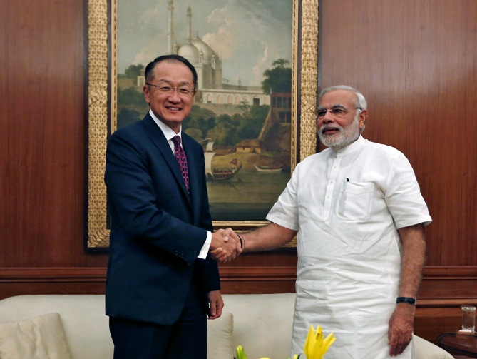 World Bank President Jim Young Kim (L) and India's Prime Minister Narendra Modi shake hands before their meeting in New Delhi July 23, 2014.