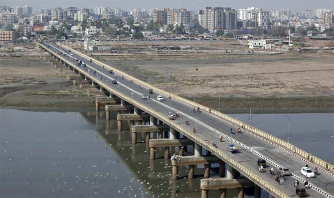 India's pride: Amazing road and railway bridges  