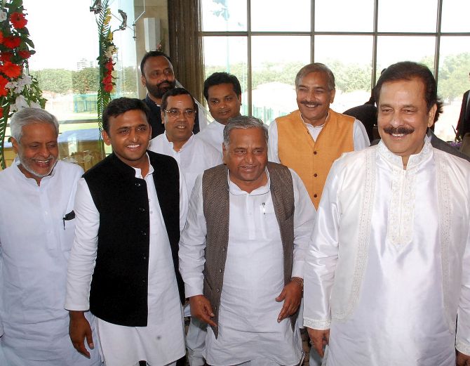 (From L to R) UP Chief Minister Akhilesh Yadav, his father and Samajwadi chief Mulayam Singh, and Sahara Group Chairman Subrata Roy.