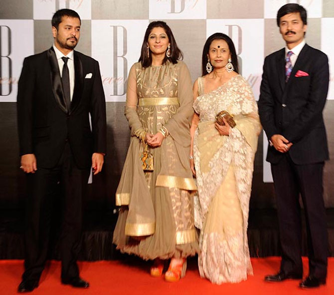 Sahara founder Subrata Roy's wife Swapna, sons Seemanto (L) (with his wife Chandni Roy) and Sushanto (R).
