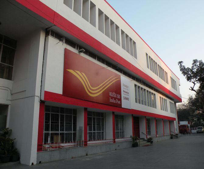 A single storey post office building in Uttarakhand.