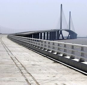 Built at a cost of $1.84 billion, the Yangtze River Tunnel and Bridge links Shanghai with its island-country of Chongming.