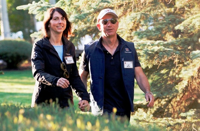 Amazon CEO Jeff Bezos (R) and his wife MacKenzie.