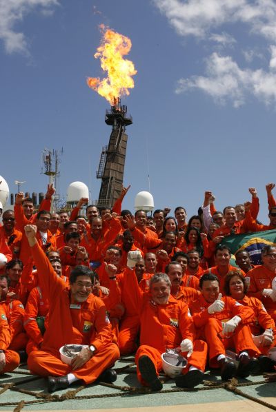 Brazil's former President Luiz Inacio Lula da Silva (front, C) and state oil company Petrobras President Jose Sergio Gabrielli (front, L) pose with workers on the company's P-34 oil rig.