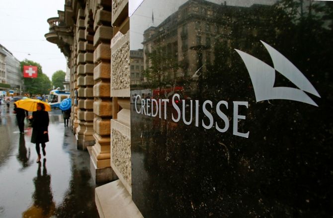 Swiss bank Credit Suisse logo is seen in front of its headquarters in Zurich May 2, 2014.