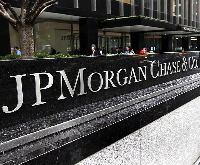 The entrance to JPMorgan Chase's international headquarters on Park Avenue.