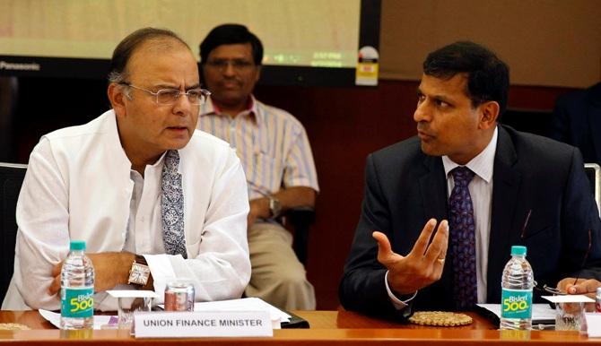 Arun Jaitley (L) listens to Reserve Bank of India Governor Raghuram Rajan during a financial stability development council meeting in Mumbai June 7, 2014. 