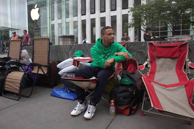 A man waits outside the Apple Store in advance of an Apple special event, in the Manhattan borough of New York September 9, 2014. 