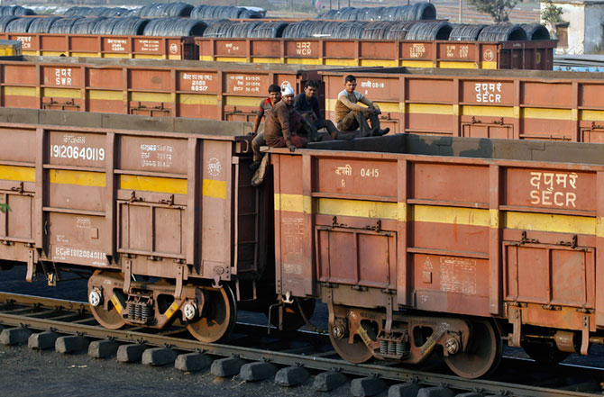 Railways to buy 100,000 more wagons