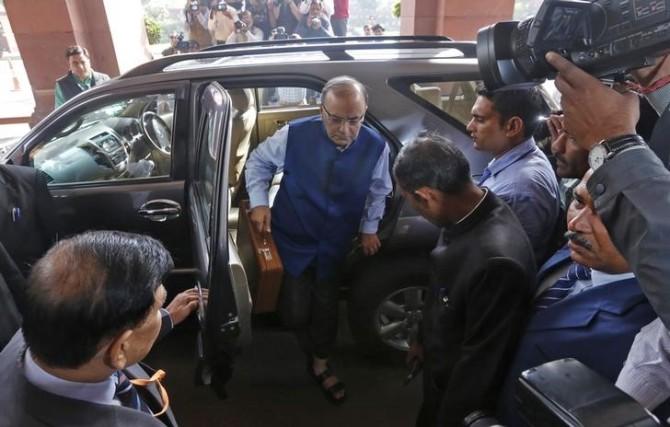 Finance Minister Arun Jaitley (C) arrives at the parliament to present the federal budget for the 2015/16, in New Delhi February 28, 2015.