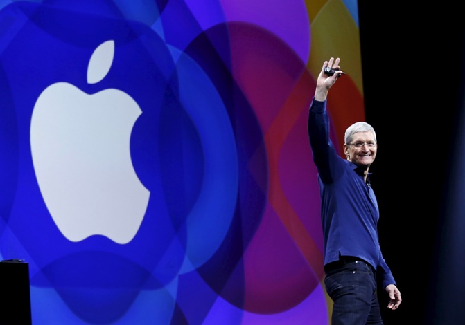 Apple CEO Tim Cook waves as he arrives on stage to deliver his keynote address at the Worldwide Developers Conference in San Francisco, California, United States June 8, 2015. 