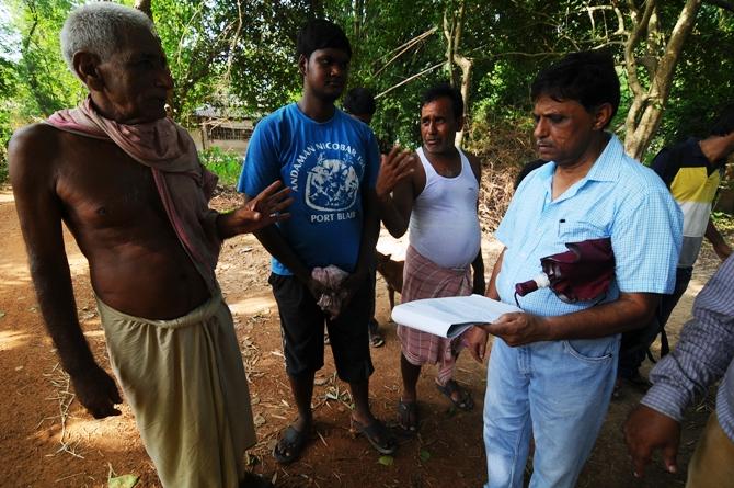 Prof PBS Bhadoria speaks to farmers