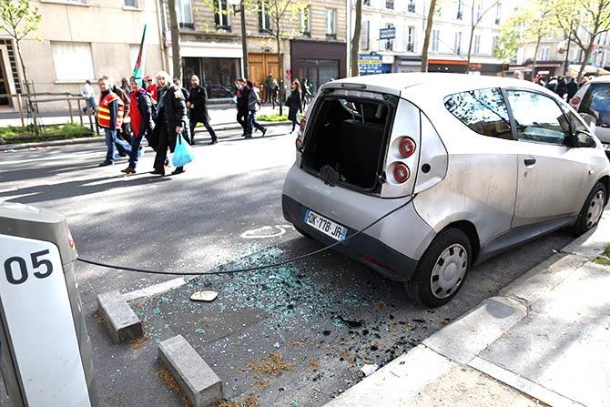 Paris Autolib' electric car