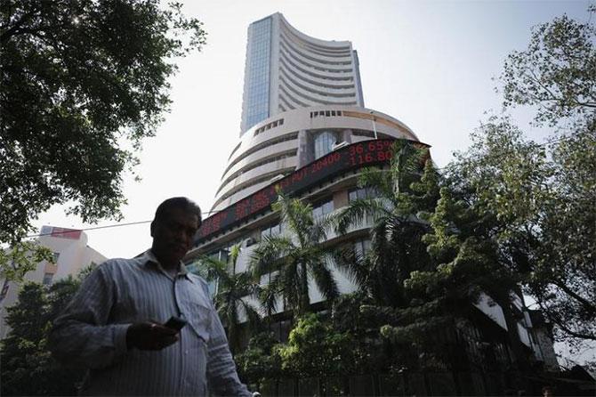 Sensex Tanks Over 400 Pts: Market Sinks Below Record Highs