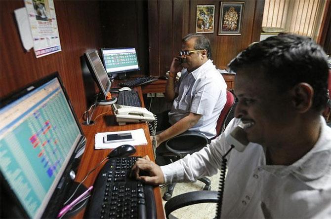 Markets climb on buying in Reliance, Infosys