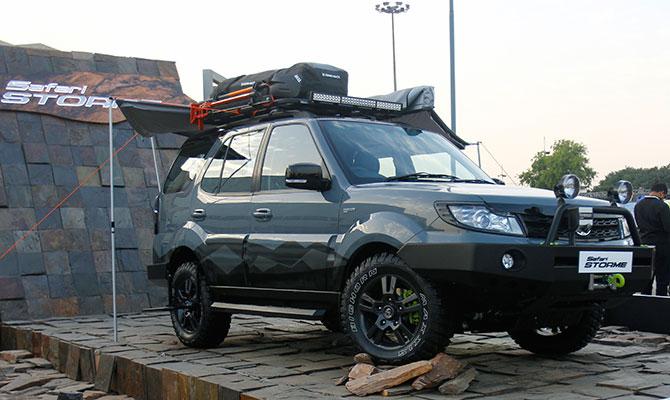 tata Safari at the 2016 Auto Expo