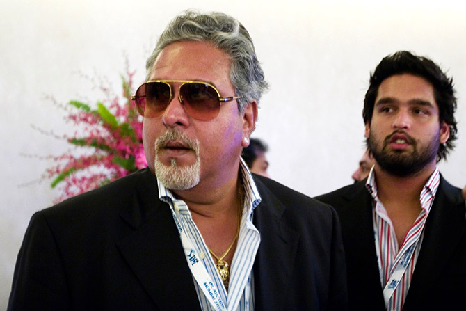 Vijay Mallya shows concern for his cheerleader girls; Chris Gayle is the  cause of the 'troubles'