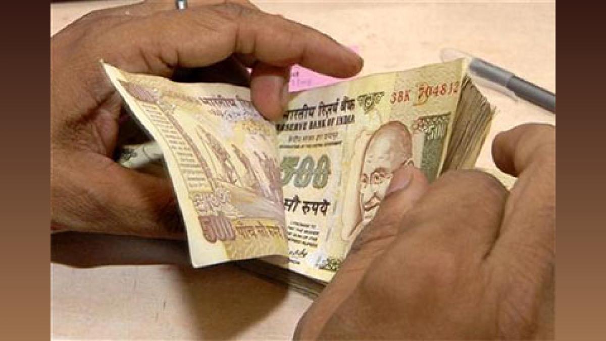 Rupee Falls 3 Paise vs US Dollar - Strong Dollar, Crude Oil Weigh