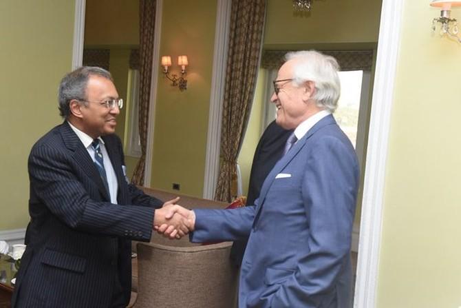 Gaurav Dalmia with Martin Indyk, executive vice president of Brookings