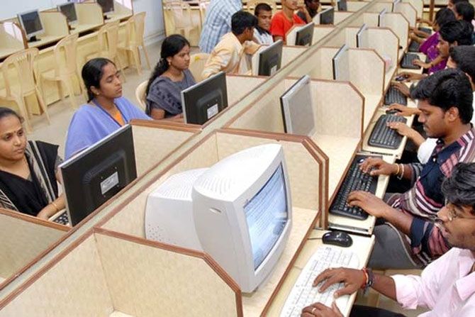 Hiring by top 4 Indian IT companies dips 43% in Sep quarter: Report ...