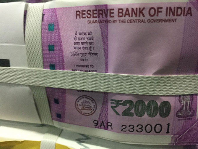 Provide shaded space, drinking water, RBI tells banks