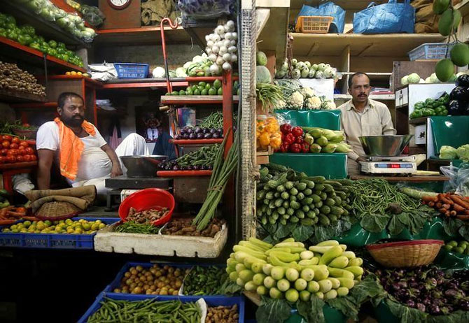 Retail Inflation for Industrial Workers Eases to 4.91% in December