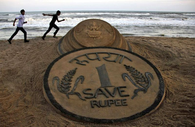 Rupee Hits All-Time Low at 83.41 vs US Dollar