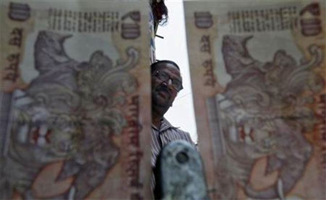 Rupee Rises 4 Paise to 83.06 Against US Dollar