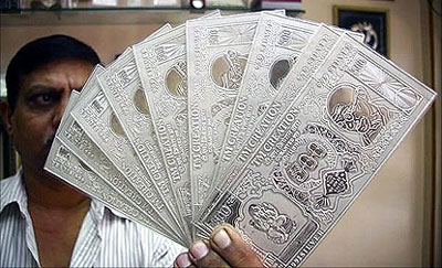 Rupee Gains 3 Paise to 82.88 vs US Dollar -  News