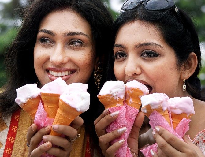 Bengali actresses enjoying ice cream