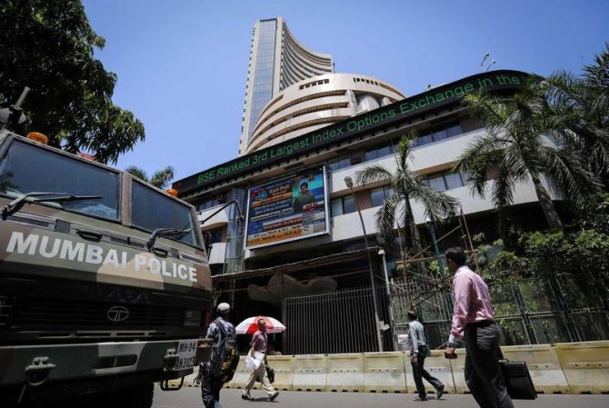 Sensex Hits 70,000, Nifty Nears 21,000: Metal, IT Drive Gains