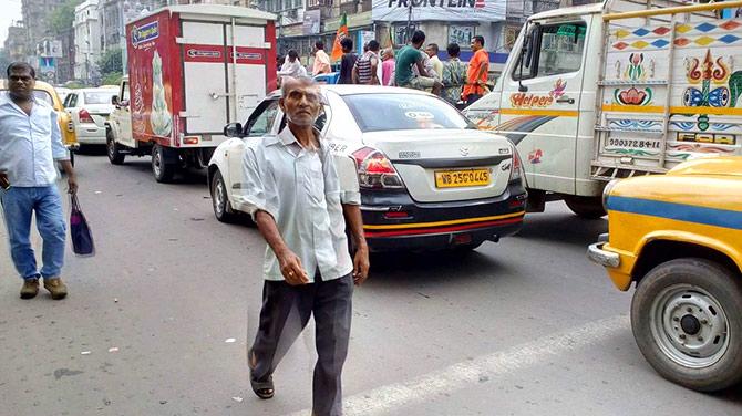 Most of the cars in the Ola and Uber fleet are Maruti Suzuki or Hyundai. Photo: @vinaydokania/Twitter