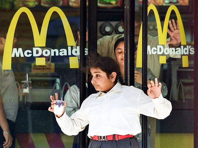 Indian diners leave a McDonald's in New Delhi March 8, 2002. Photo: Kamal Kishore/Reuters 