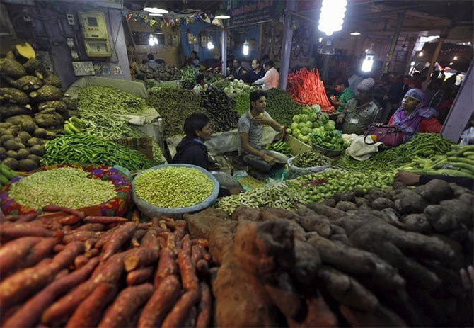 Aug's wholesale price based inflation remains negative