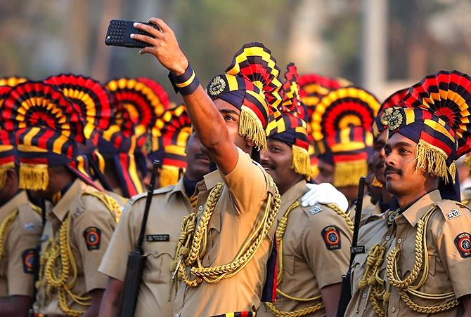 Policemen in ceremonial attire take a selfie photo before the start of a full-dress rehearsal for the Republic Day parade, Mumbai, India January 24, 2017. Photo: Shailesh Andrade/Reuters