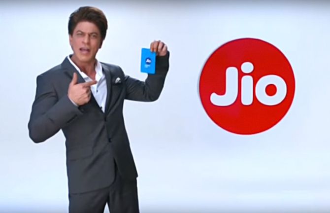 SRK promotes Jio