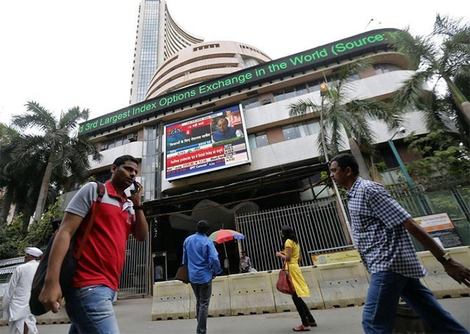 Sensex, Nifty Plunge on Election Results