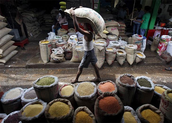 Govt says retail prices of 3 pulses on declining trend