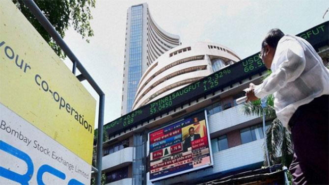 Sensex, Nifty Hit Record Highs, Close Flat | US Fed Rate Decision