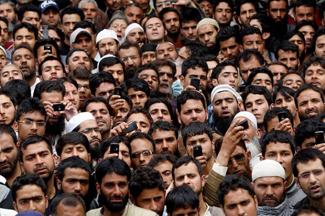 Kasmiris hold up their cellphones to record the proceedings of a protest. Photo: Fayaz Kabli/Reuters