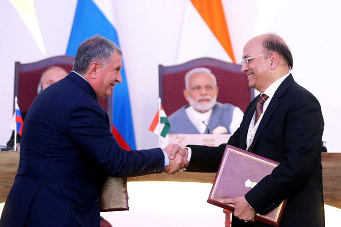 Igor Sechin, left, chief executive of Russia's top oil producer Rosneft, and Narendra Verma, managing director of ONGC Videsh Limited, attend an exchange of agreements event after the India-Russia Annual Summit in Benaulim, Goa. Photo: Sputnik/Kremlin/Mikhail Metzel via Reuters